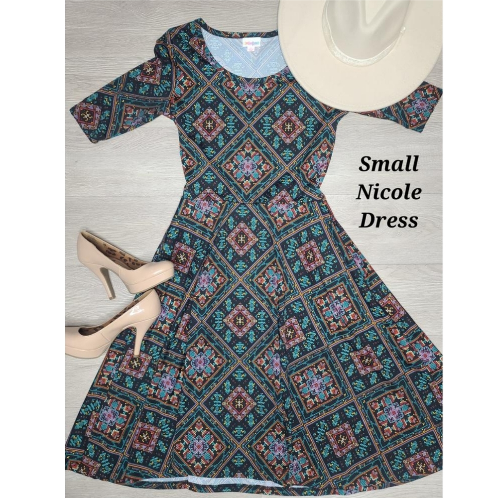 Small LuLaRoe Nicole Swing Dress